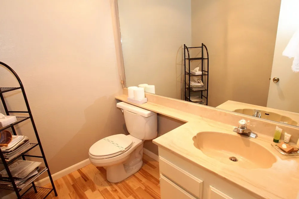 Mammoth Ski & Racquet Club #80 2 Bedrooms 2.5 Bathrooms Condo