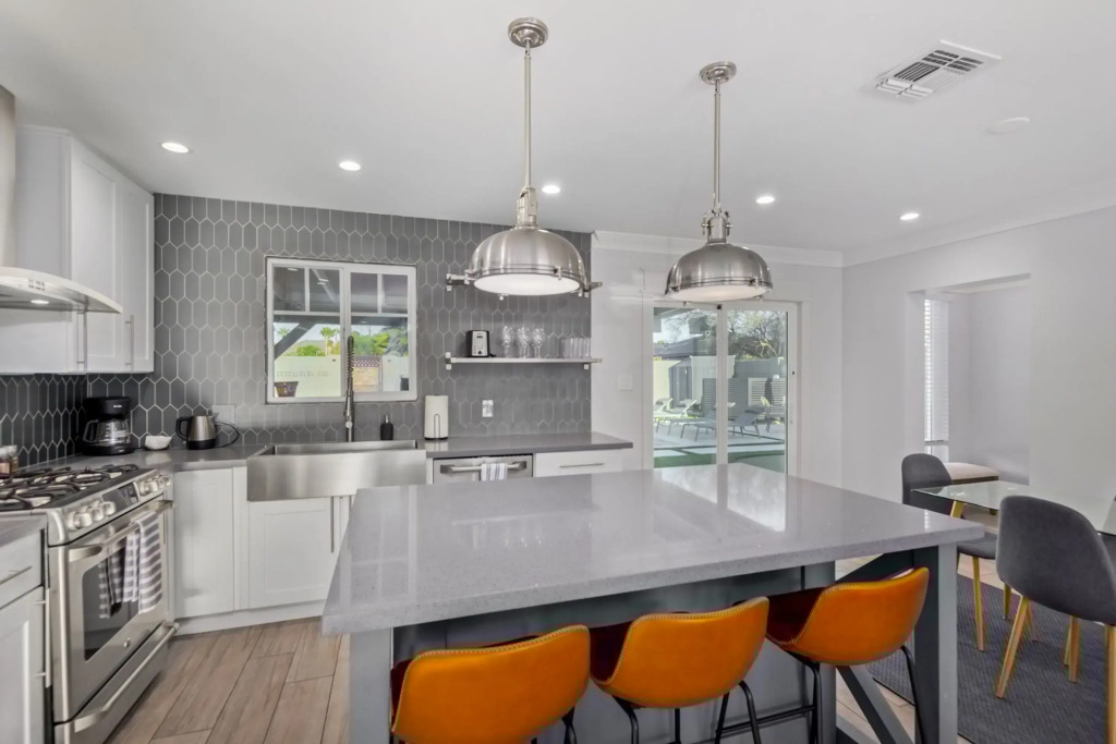Sunsets on 11th by Avantstay Resort-style Pool + Hot Tub Game Room