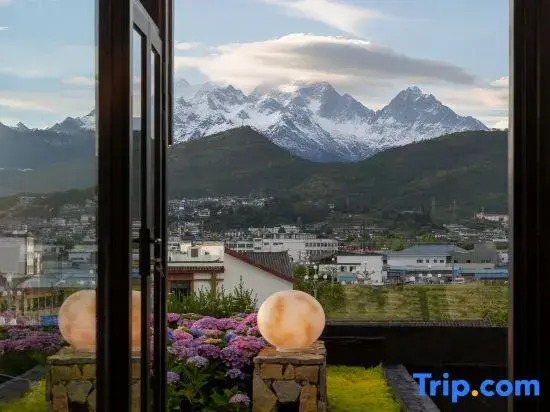 Peak Vista-Golden Peaks View Resort: Sky Garden Café & Snow Mountain Terrace (Lijiang Ancient Town)
