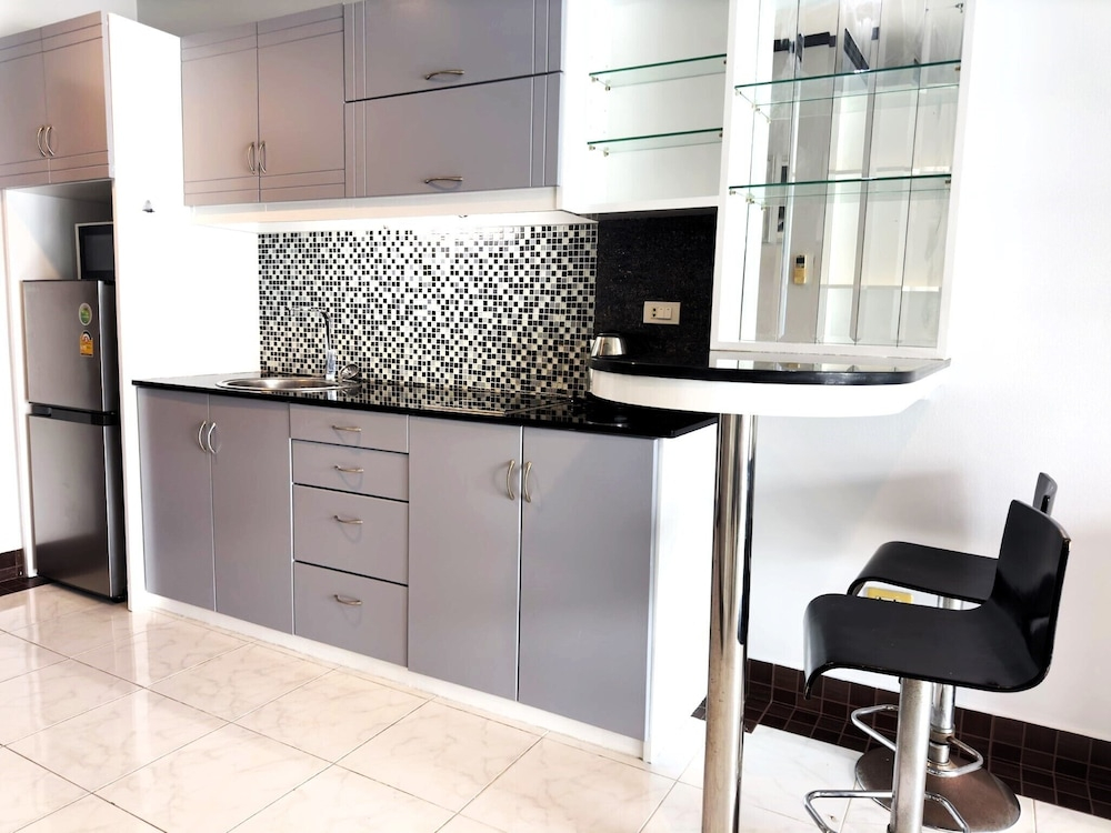 Sea View Studio - Jomtien Beachfront - View Talay 8