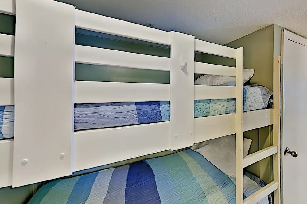 Dazzling Gulf-view W/ 2 Pools Walk To Pier 2 Bedroom Condo
