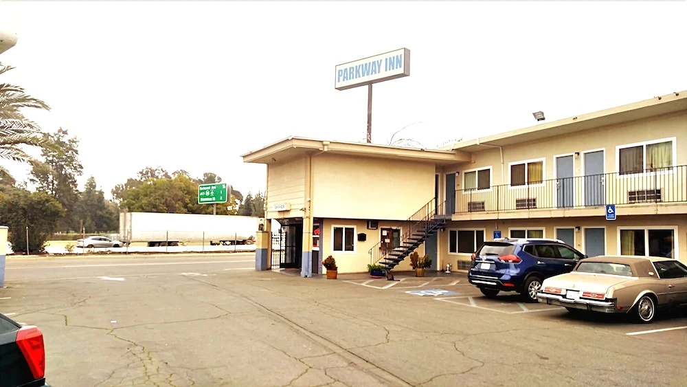 Parkway Inn