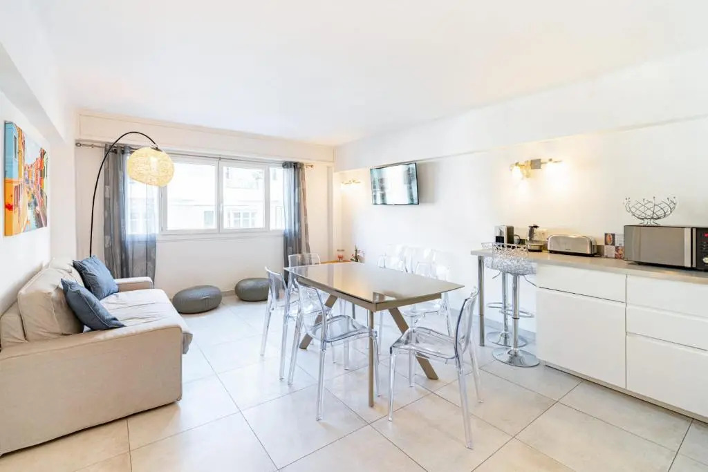 Cannes premium 3 BR 2 bath fully renovated heart of town by Olam Properties
