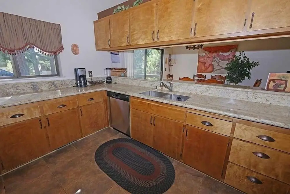 3407 Pine Hill 2 Bedroom Home by RedAwning