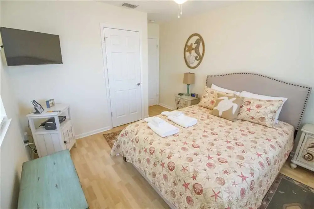 Sun Kissed Cottage - Three Bedroom Home