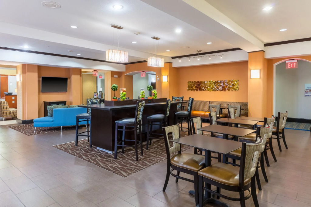 Holiday Inn Express Hotel & Suites Dallas West by IHG