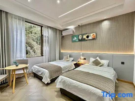 Three Trees Homestay (Emei Mountain Branch)