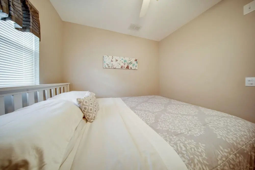 Gotl Strip Cottage. Walk to the Beach