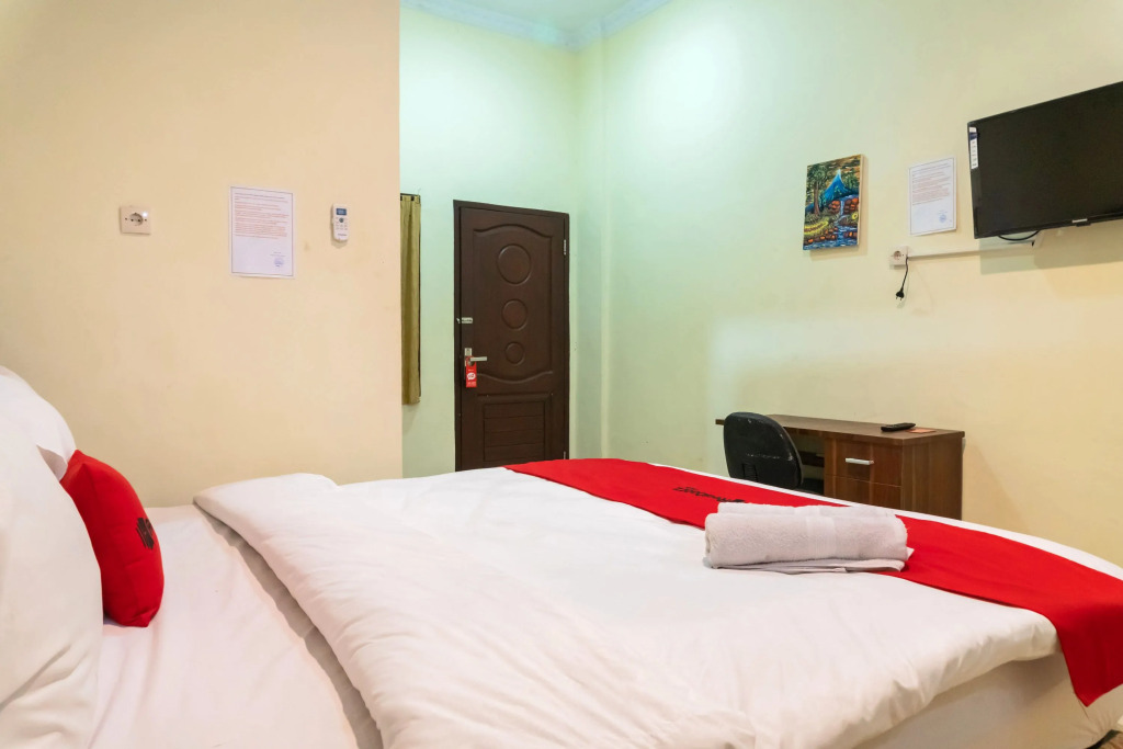 RedDoorz near Titi Bobrok Medan 2