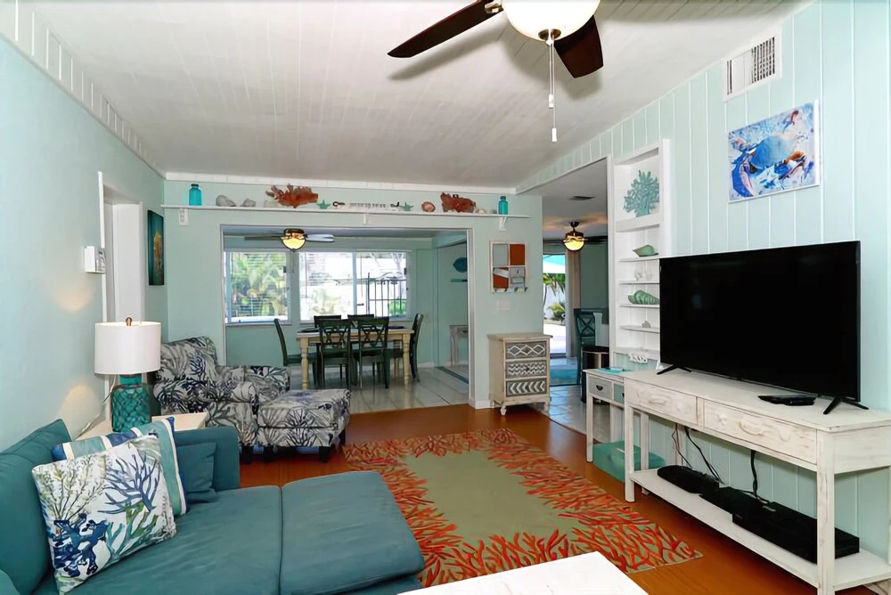 Manatee Cottage 2 Bedrooms 2 Bathrooms Home