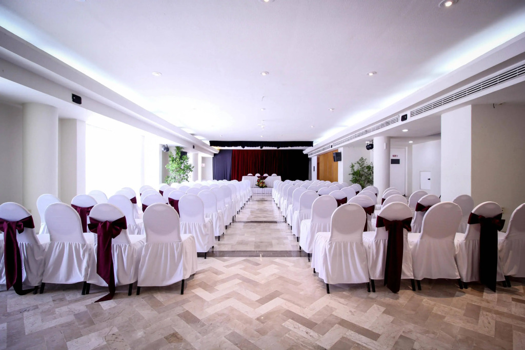 Aquamarina Beach Hotel