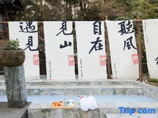 Zhongling Waterfront Camping Hot Spring Holiday Meisu (West Lake Lingyin Scenic Area Branch)
