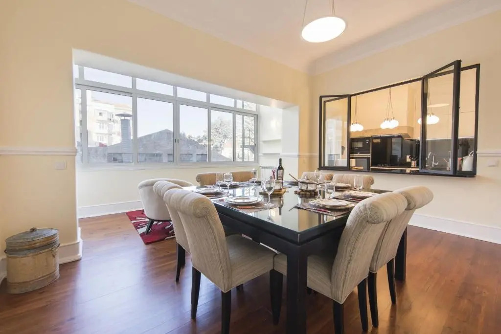 Spacious 4bdr River View