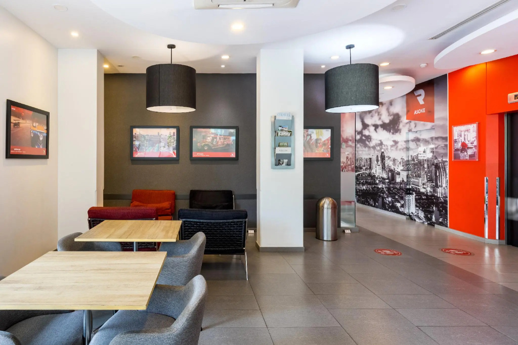 Easy Planet Bangkok Asoke
