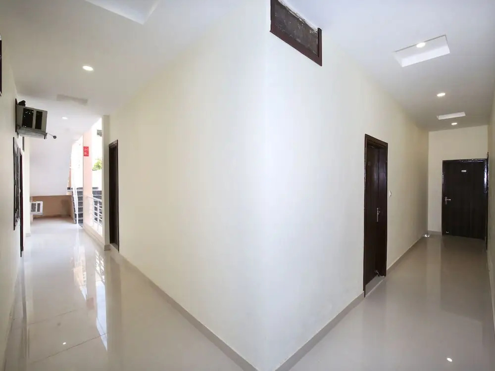 OYO 9727 Hotel Welcome Inn 2