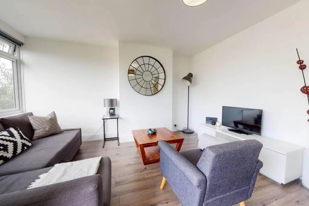 Amazing 3 Bedroom Flat - 4mins to tube station