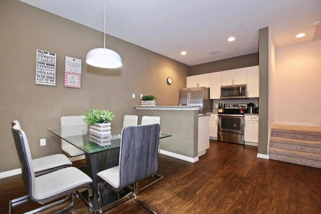 Brand new Townhouse in gated community super close to Disney