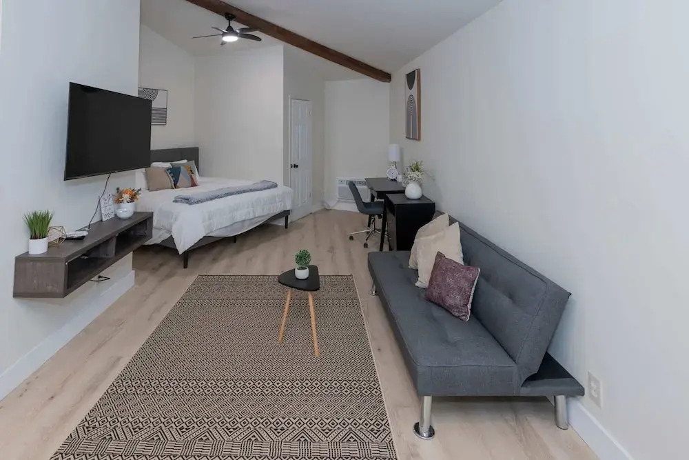 Hunstville Modern Studio Retreat Sleeps 2