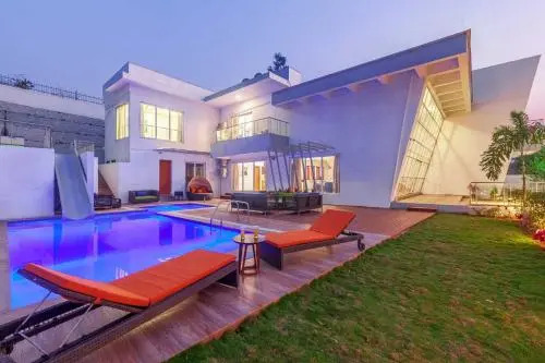 StayVistas White Pebbles - A Villa with Theater Room & Swimming Pool