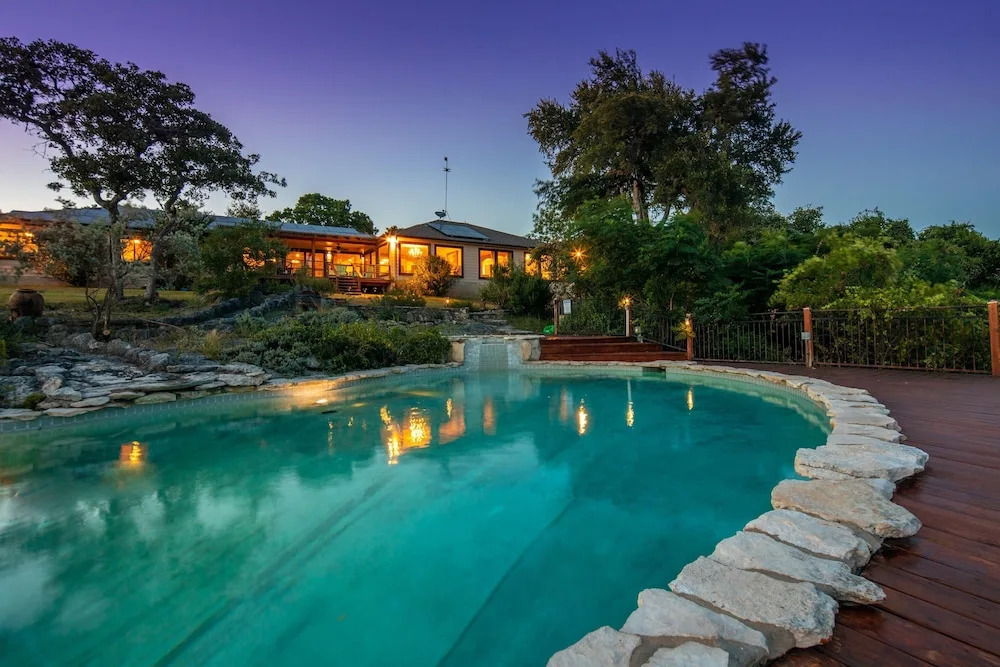 111 Wimberley - 6 Bedroom Home