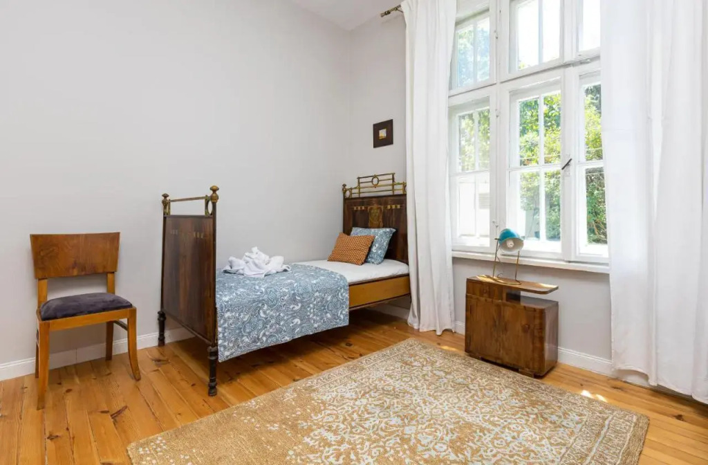 The Old Town Vintage 2-Bedroom Jewel