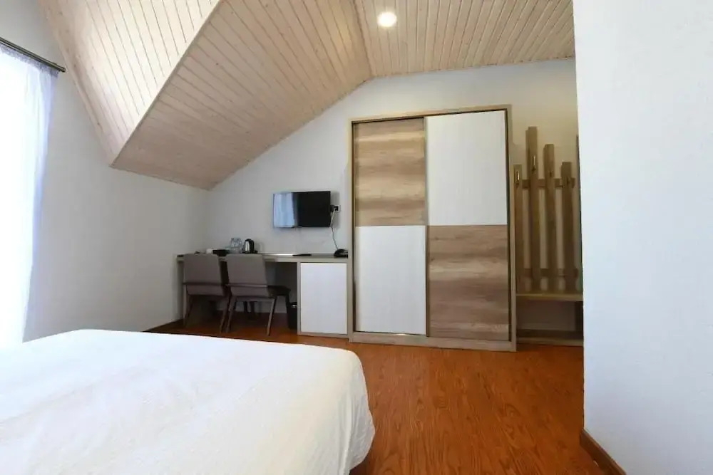 Ereto Hotel by SnowTime
