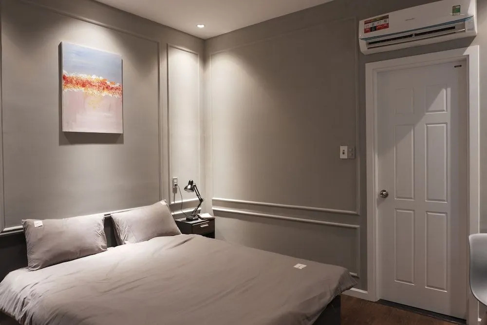 By Duc Phan-Suites