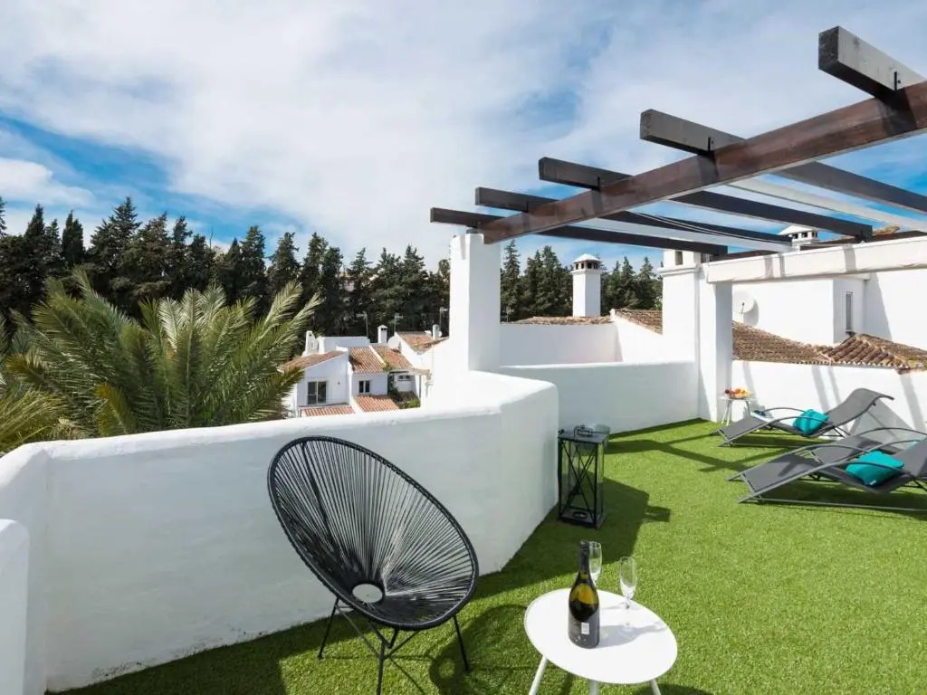 Exquisite Penthouse Suite with Rooftop Terrace