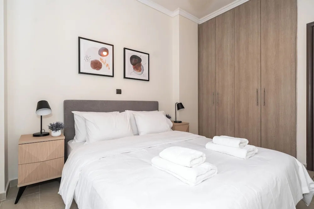 Modern Apartment in Thiseio with Balcony