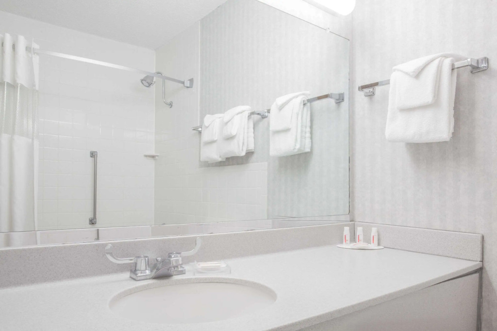 Ramada by Wyndham Angola/Fremont Area