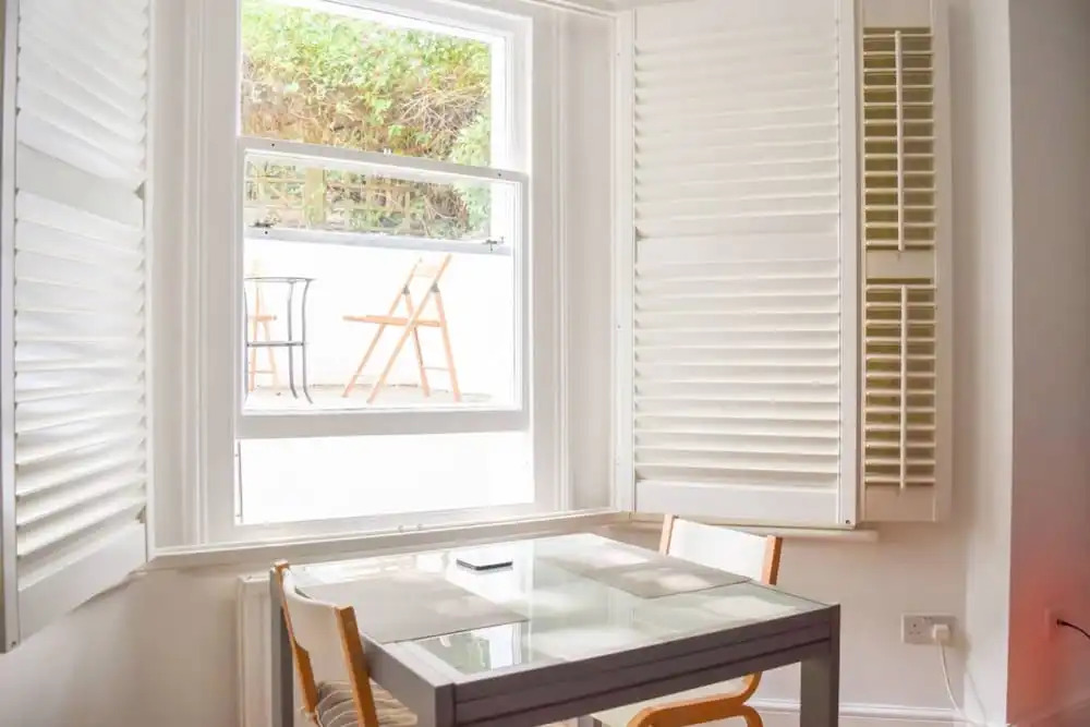 Modern Designer London Studio Flat With Patio