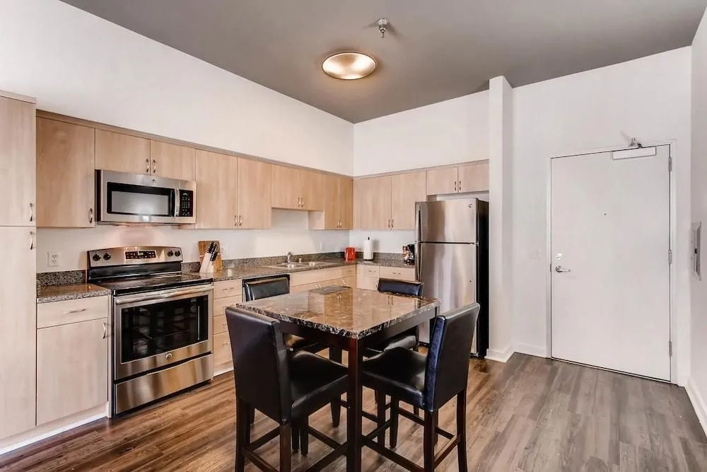 Gorgeous 2 Bedroom in the Heart of DT