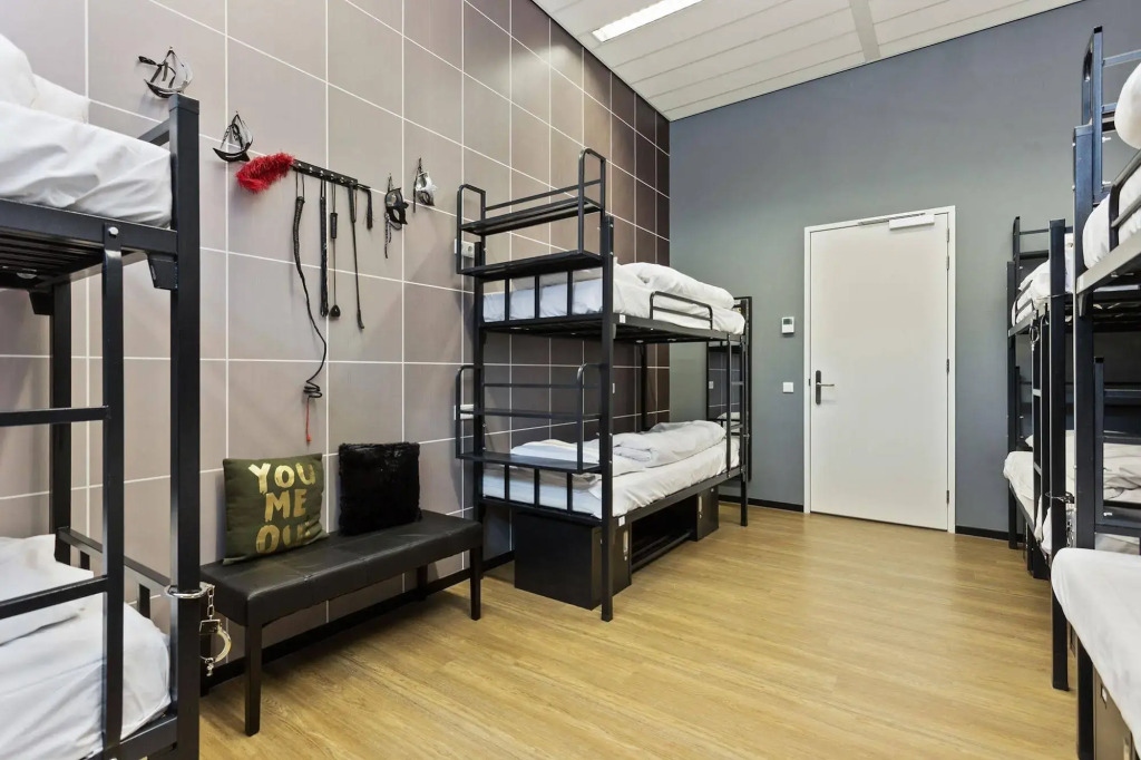 Hostelle - Caters to Women