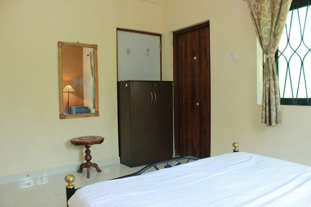OYO 9358 Home Designer 1BHK Candolim