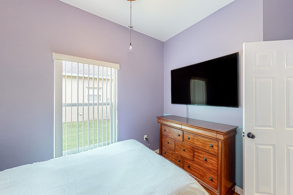 Sunlit Serenity Oasis House in Kissimmee With Private Pool, Pool Table, Tennis