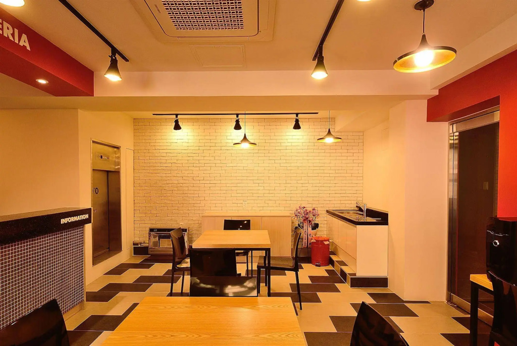 Red Guesthouse