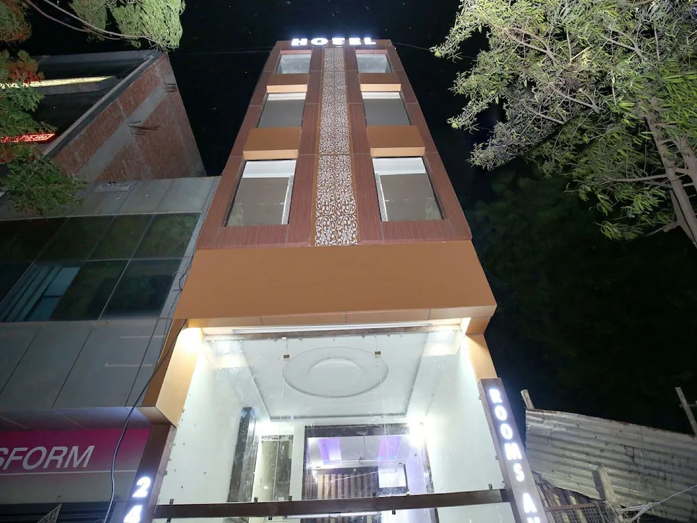 OYO 11034 Hotel JD Plaza