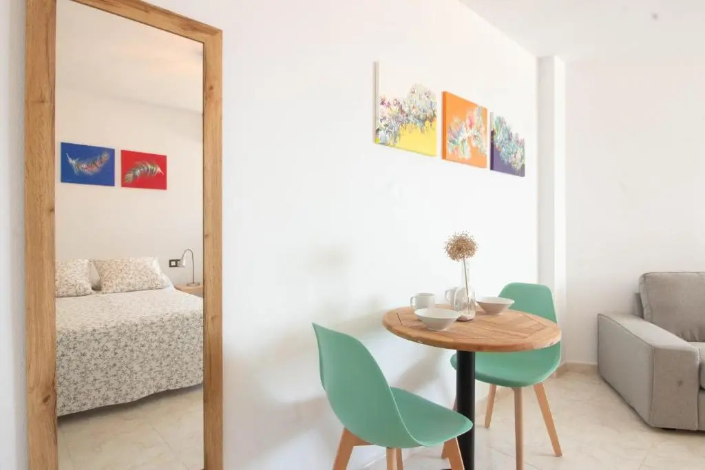 Larios Dos 504. Estudio con vistas al mar cerca de la playa