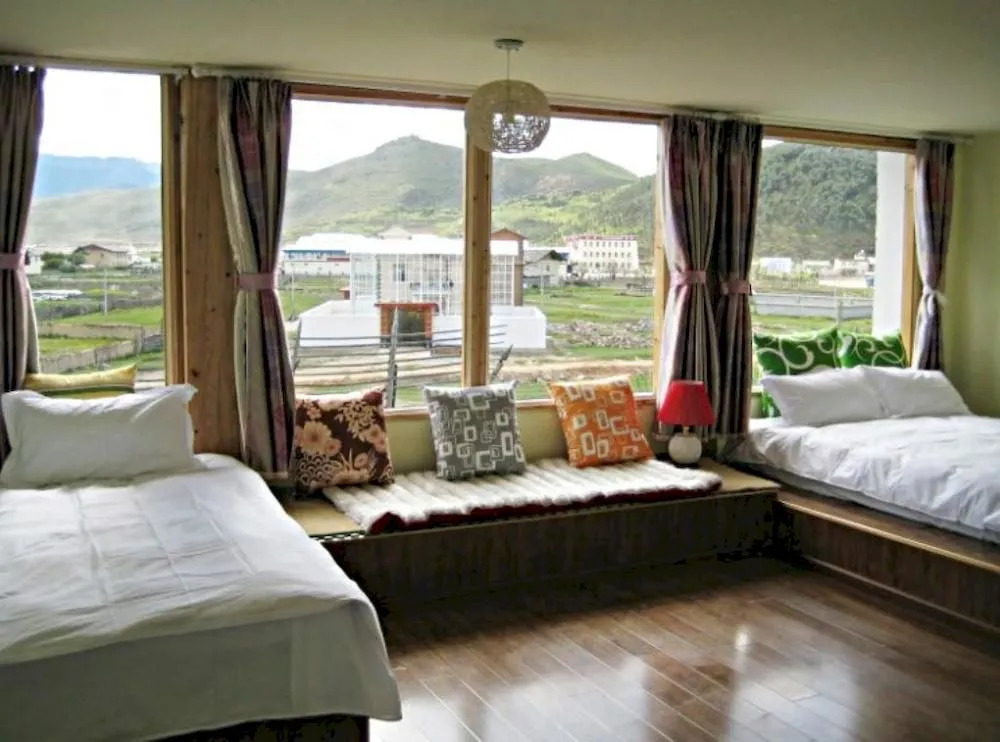 Shangri-La Maji Sunflower Inn