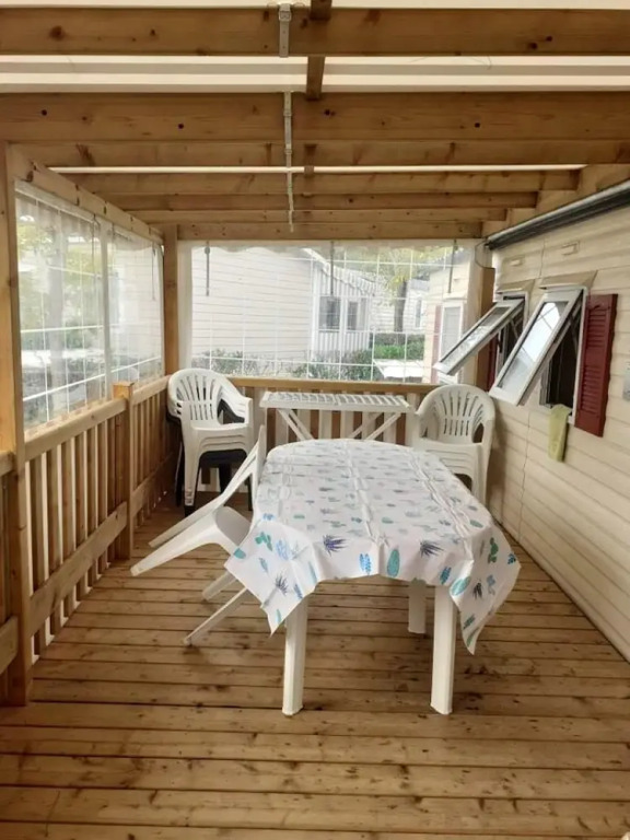Bungalow with 4 Bedrooms in la Tremblade, with Pool Access And Furnished Terrace - 1 Km From the Beach