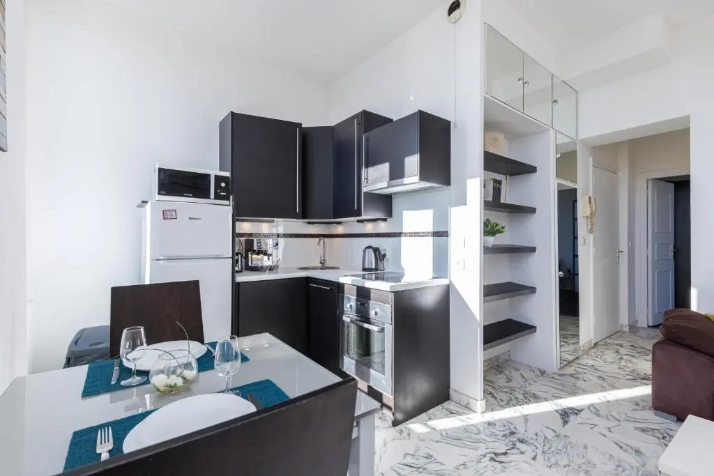 Open view Swimming Pool & Garage 1 Bdr