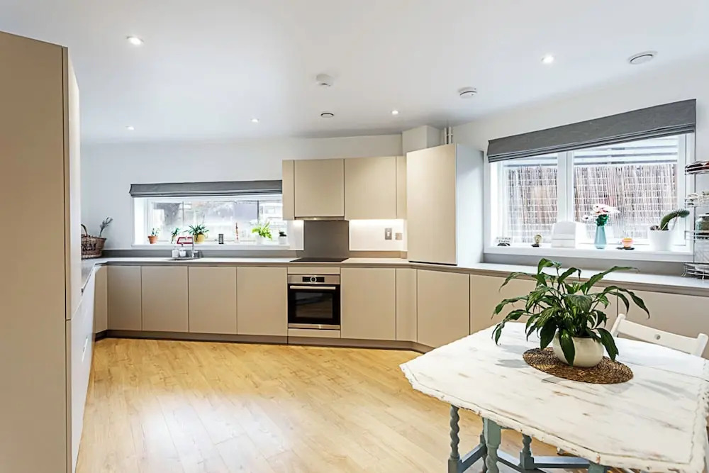 Quiet and Spacious Four Bedroom House