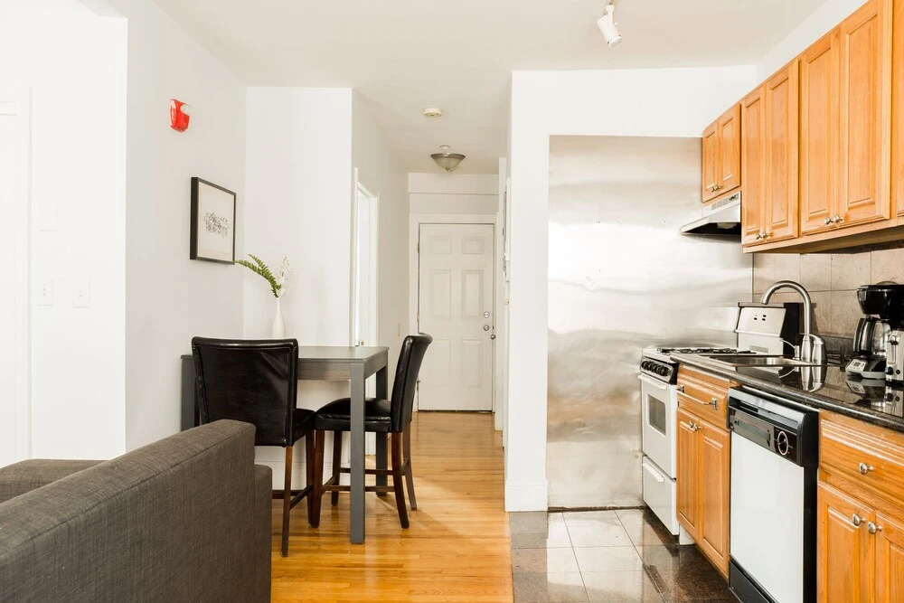 Premier Theater District Suites by Sonder