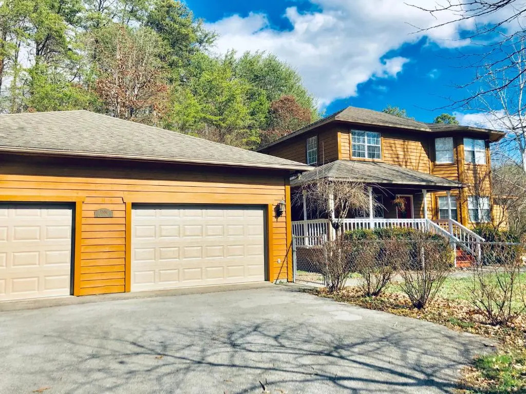 5Bedrooms*4KING BEDS*OUTSTANDING LOCATION*HotTub*