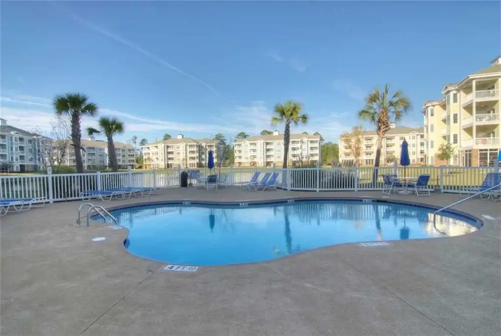Magnolia Pointe 305-4820 Condo