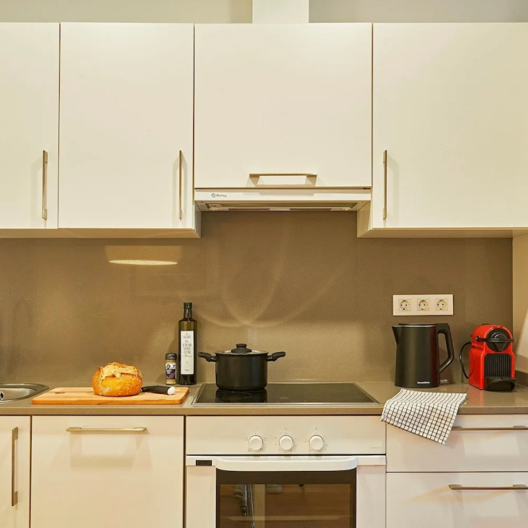 Charming Modern Apt in Trendy Gracia 5PP by Myrentalhost