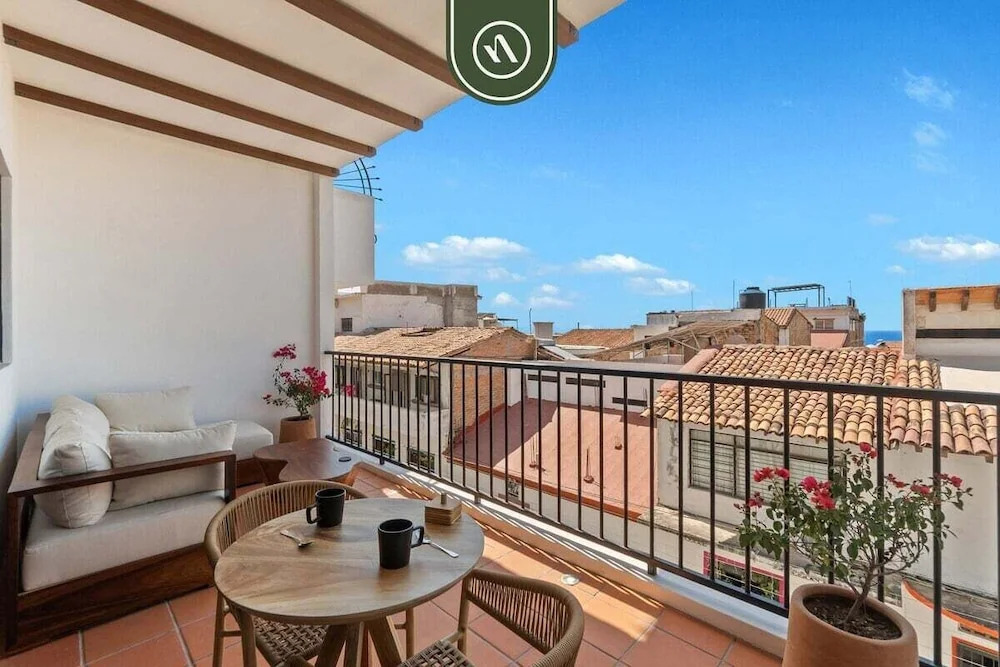 Luxury 2 BR - Downtown - Pool - Sunset in Terrace