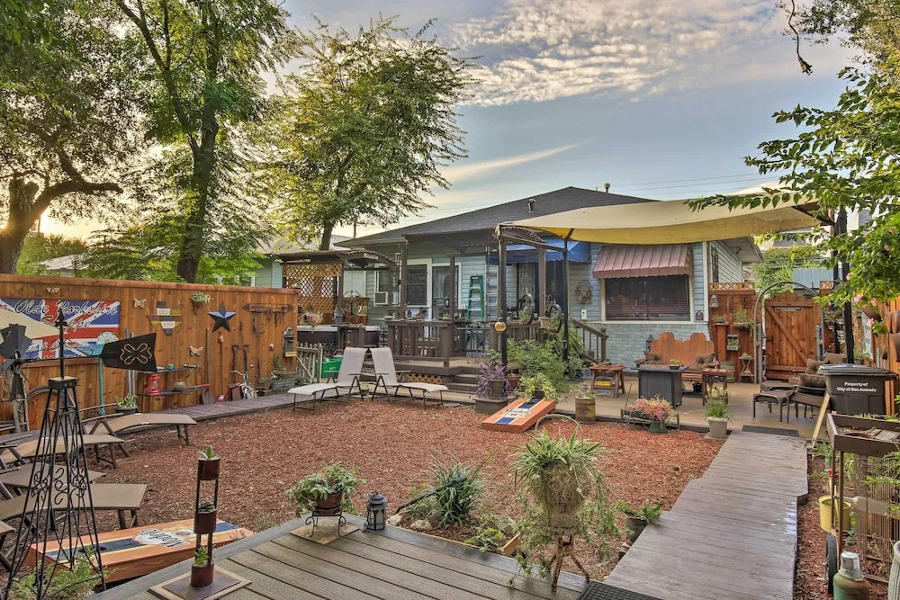 San Antonio Rental w/ Courtyard: Walk to Riverwalk