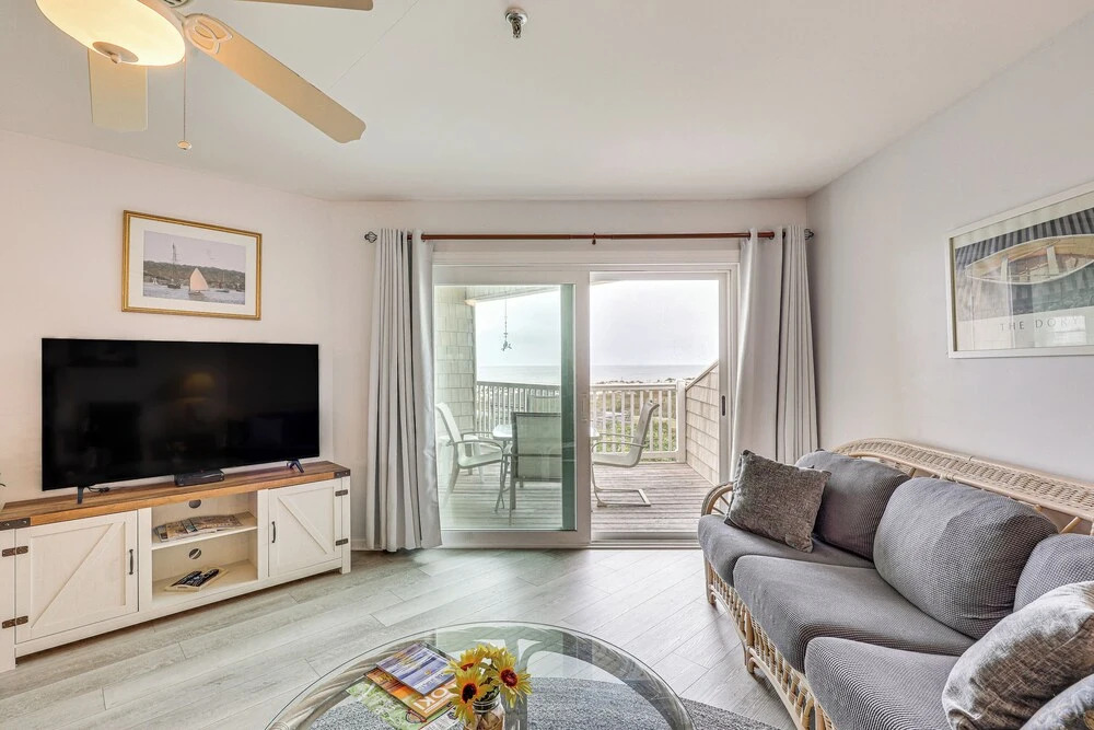 Oak Island Beachfront Condo w/ Community Pool