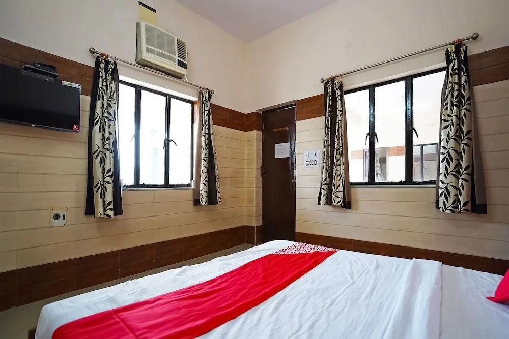 OYO 43646 Mukund Sarovar